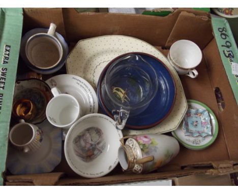 Assorted items to include Noritake vase 