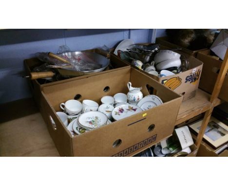 Shelf of Evesham ware, kitchen ware etc.