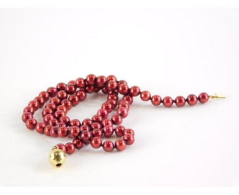 A cultured pearl single strand necklace, with red glossy finish, on a yellow metal ball clasp, stamped 375, 45cm long overall