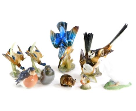 A quantity of ceramic birds, to include Royal Copenhagen robin, another bird, German porcelain diving ducks, Royal Copenhagen