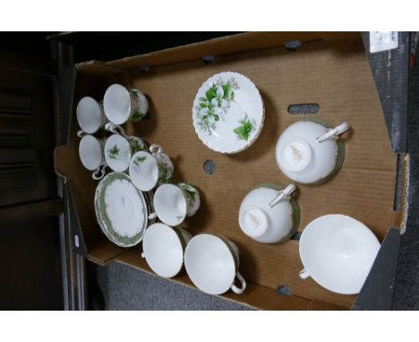 A mixed collection of teaware items to include Royal Albert Trillium part coffee set and Royal Doulton Fontainebleau to inclu