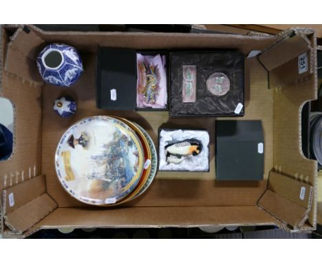 A mixed collection of items to include Diagon Elisa compact mirror, lipstick case, and hair clasps together with boxed diaman