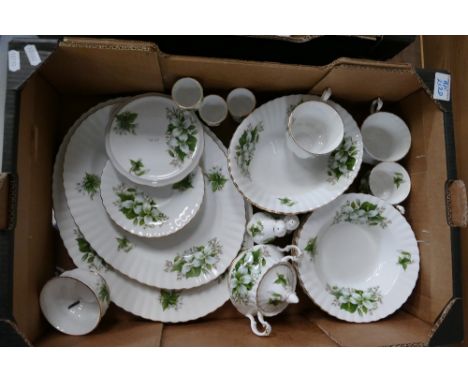 A collection of Royal Albert Trillium dinnerware to include serving platters, open veg bowls, pasta dishes, egg cups etc 