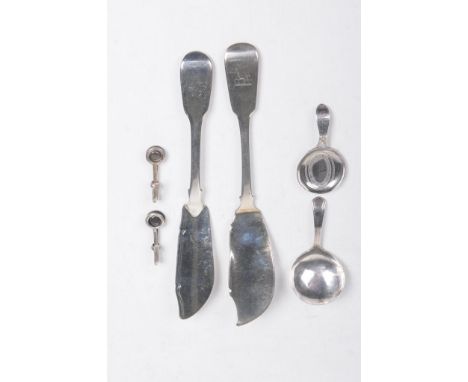 A collection of Georgian and later silver items
To include a butter knife, London 1833, a second butter knife, Dublin 1829, t