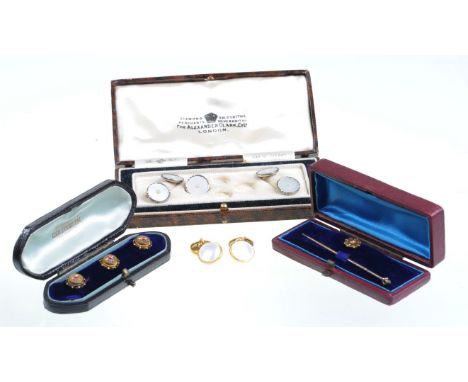 A late Victorian/Edwardian 15ct yellow gold stick pin set with a diamond chip
Contained within a original fitted case, a late