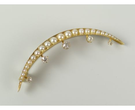 GRADUATED DIAMOND AND SEED PEARL SET CRESCENT BROOCH IN YELLOW METAL SETTING. 5.2 grams approximately Condition Report: Appea