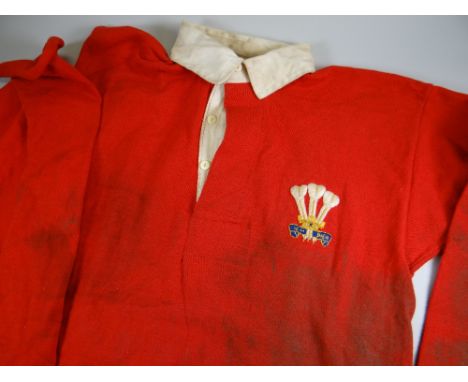 A 1953-1957 WALES RUGBY UNION MATCH WORN JERSEY NUMBER 6, ISSUED TO GARETH GRIFFITHS With white collar, long sleeves, embroid