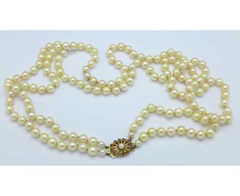 A 9ct gold set pearl necklace