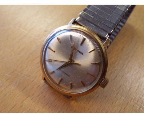 A gentleman's Bulova wristwatch with mechanical manual wind movement on a flexible band. Estimate £50 to £80.