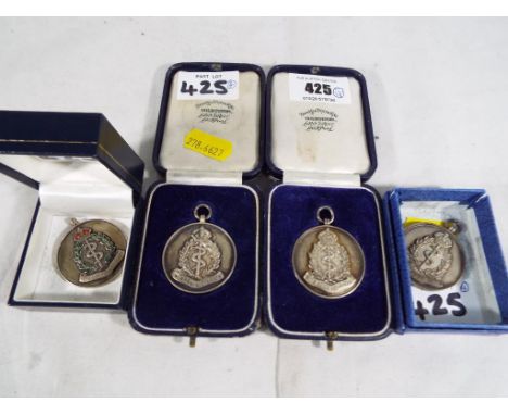 4 hallmarked silver WWII Army medallions, boxed.  Est £20 - £40