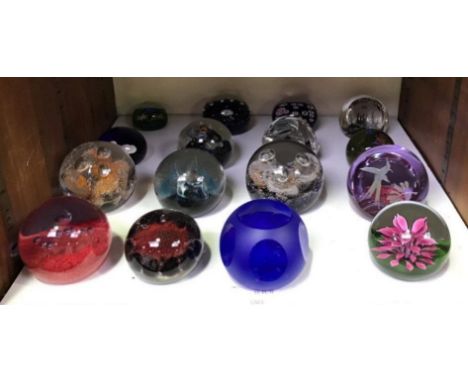 SECTION 21.  Sixteen paperweights including 8x Caithness, 5x Selkirk 