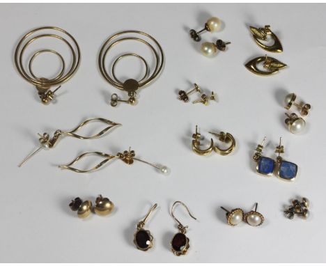 Eleven pair of ladies 9ct gold earrings, including four various pairs of pearl earrings, moonstone and garnet earrings, and o