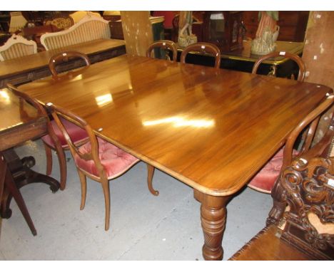 Reproduction mahogany rectangular wind-out extending dining table in Victorian style, the moulded top with a single extra lea