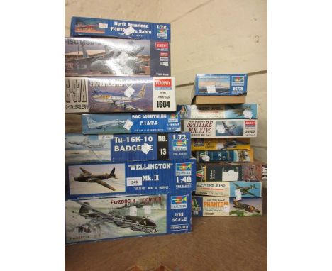 Group of fifteen various boxed scale models of aircraft including Trumpeter, Academy and Italeri 
