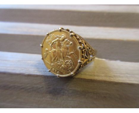 1914 Half sovereign in a 9ct ring mountSize P 