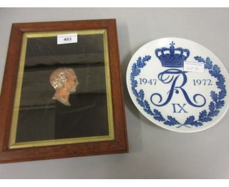Copper profile relief portrait, head of Prince Albert, framed together with a Royal Copenhagen plate, commemorative of King F