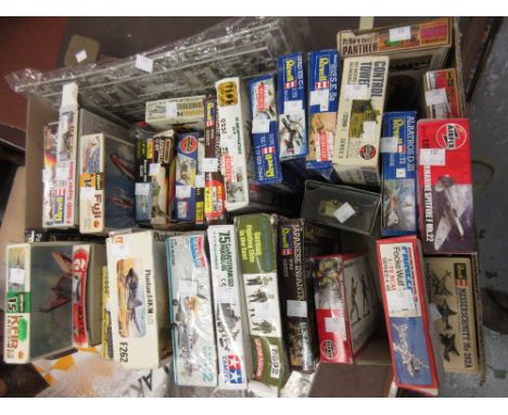 Quantity of small boxed scale models of aircraft including Revell and Frog 