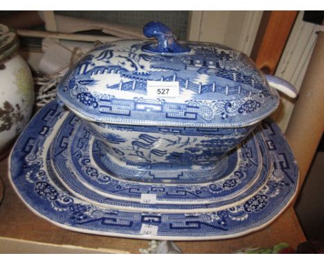Large 19th Century English blue and white transfer printed soup tureen, cover and ladle decorated with the Willow pattern tog