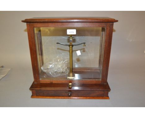 Early 20th Century mahogany cased scientific balance scale by Percival Mann, London, with drawer and weights 
