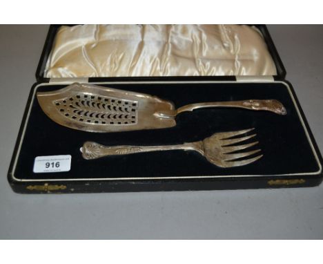 Georgian silver fish slice together with an associated silver serving fork with Kings pattern handles in a fitted case 