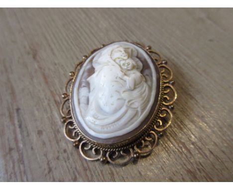 Oval 9ct gold mounted carved shell cameo portrait brooch 