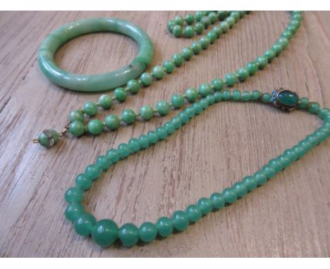 Early 20th Century mutton fat jade bead necklace together with a jade bangle and a glass bead necklace 