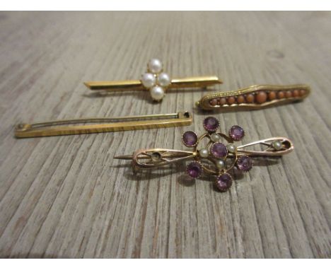 9ct Gold bar brooch set amethyst and seed pearls, together with three other bar brooches 