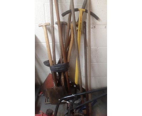 Large collection of gardening tools. Not available for in-house P&amp;P, contact Paul O'Hea at Mailboxes on 01925 659133 