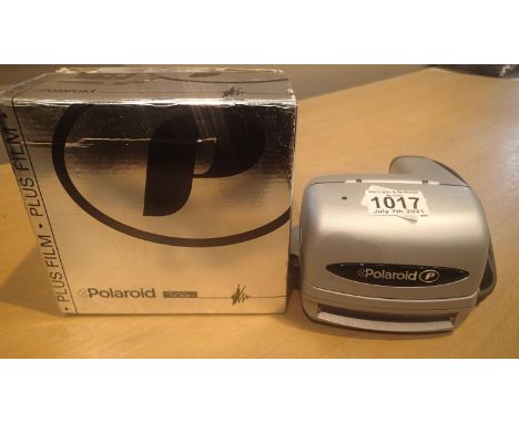 Polaroid instant camera. P&amp;P Group 1 (£14+VAT for the first lot and £1+VAT for subsequent lots) 