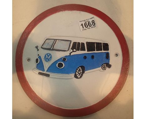 Cast iron VW Campervan sign, D: 25 cm. P&amp;P Group 2 (£18+VAT for the first lot and £3+VAT for subsequent lots) 