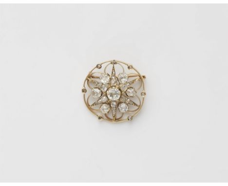 Belle Époque-Brosche mit Diamanten14 kt Gelbgold. Durchbrochene Kreisform mit eingestelltem sechsstrahligem Stern. Ausgefasst