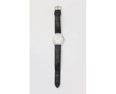 Patek Phillipe Calatrava18 kt Weißgold. Herrenarmbanduhr mit Saphirglas. Lünette mit guillochiertem "Clous de Paris-Motiv". W