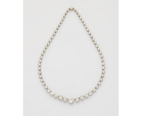 Bedeutendes französisches Belle Époque-Diamantcollier18 kt Gelbgold. Rivièrenform, chatongefasst mit 60 im Verlauf angeordnet