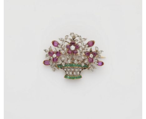Belle Époque "Jardiniére"-Brosche18 kt Rotgold. In Form eines Blütenkorbs, ausgefasst mit 70 Diamanten im Alt-, Achtkant- und