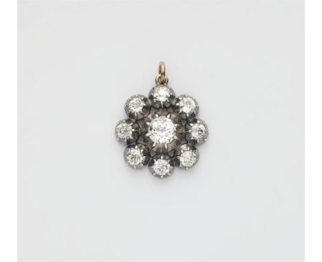 Anhänger mit AltschliffdiamantenSilber, Gold verbödet, 8 kt Rotgold (Anhängermontierung). Rosette aus neun Altschliffdiamante