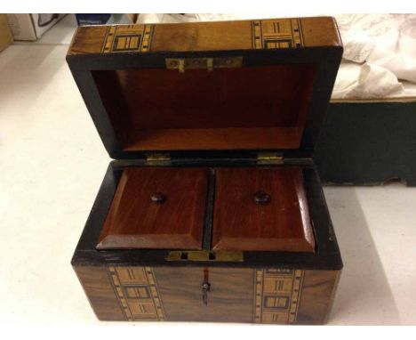 A small Victorian 2 compartment tea caddy with inlaid Tunbridge Ware decoration. With key.