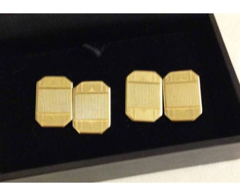 A pair of vintage art deco 9ct gold engine turned cufflinks. Approx 8.1g.