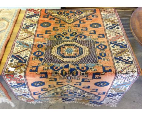 A vintage Canakkale Turkish wool rug. 140 x 91cm = (1.27m&sup2;).