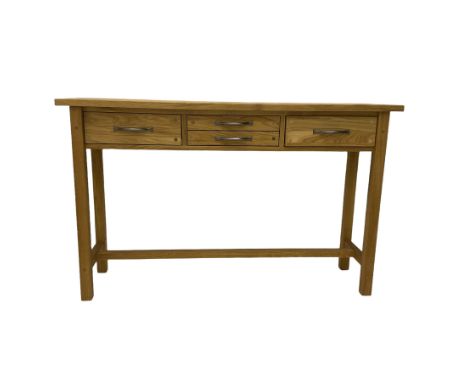Solid light oak console table, fitted with four drawersDimensions: Height:&nbsp;80cm&nbsp; Length/Width:&nbsp;130cm&nbsp; Dep