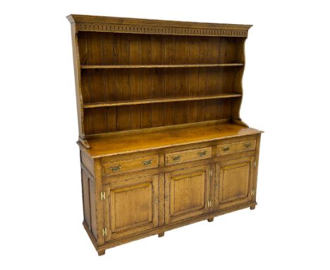 Traditional Georgian style distressed light oak dresser, fitted with three drawers and three cupboards, two tier plate rackDi