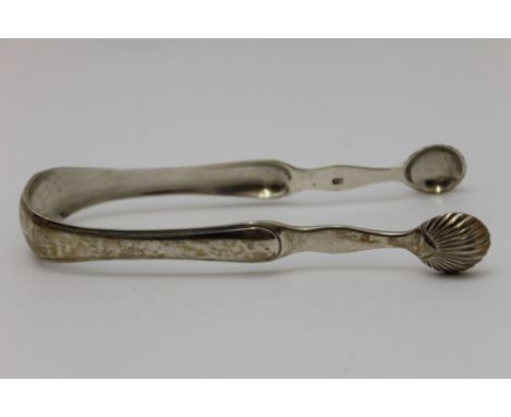 A pair of Scottish provincial silver sugar tongs, by Thomas Davie of Greenock, c.1820, with scallop form terminals, 48g 