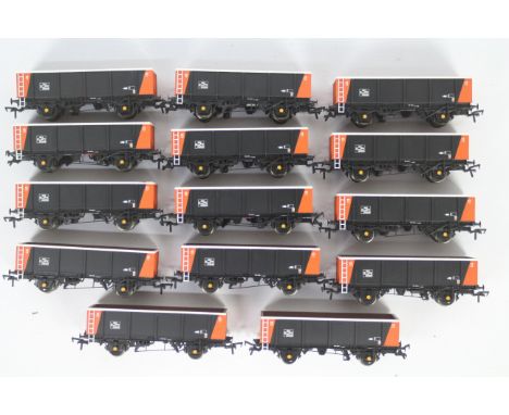 Bachmann - 14 x unboxed 00 gauge # 37553 GLW MKA 46 Ton Mineral Wagon Load Haul. They all appear in Near Mint condition with 