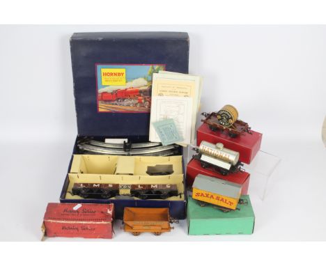 Hornby - A boxed O gauge M1 Goods Train Set and 4 x boxed wagons, most of these items are unsold shop stock so have been in s