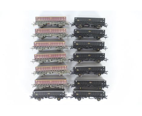Bachmann - 14 x unboxed 00 gauge MFA Open Box Mineral wagons in EWS livery. Eight are in black livery # 38011 and six are in 