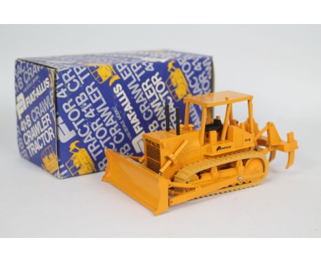 Gescha - A boxed Fiat-Allis 41-B Crawler Tractor in 1:50 scale. # 291. The model appears in Near Mint condition with only a f