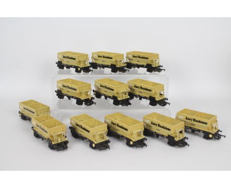 Lima - 12 x unboxed 00 gauge # 305636 50 Ton Aggregate Hopper wagons in ARC Amey Roadstone livery. They appear mostly in Very