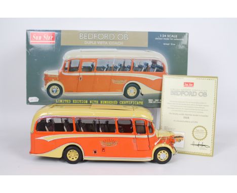 Sun Star - A boxed limited edition 1:24 scale 1947 Bedford OB Duple Vista Coach in Yelloways livery. # 5001. This bus appears