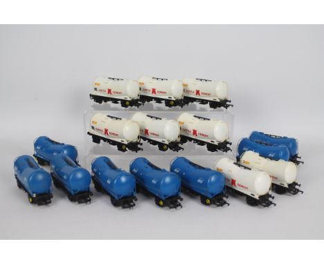 Lima - 16 x unboxed Depressed Centre Tank wagons, eight in blue APG Tiger livery and eight in white Castle Cement livery. The