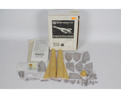 Kitmaster - A vintage boxed Kitmaster plastic and metal model kit. The kit was issued in the early 1960's and was part of a L