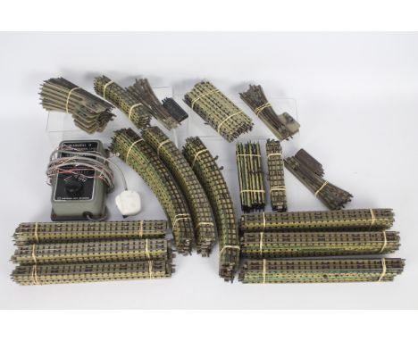 Hornby Dublo - A quantity of 3 rail track including 33 x Curves, 47 x Long Straights, 12 x Sets of Points both manual and ele